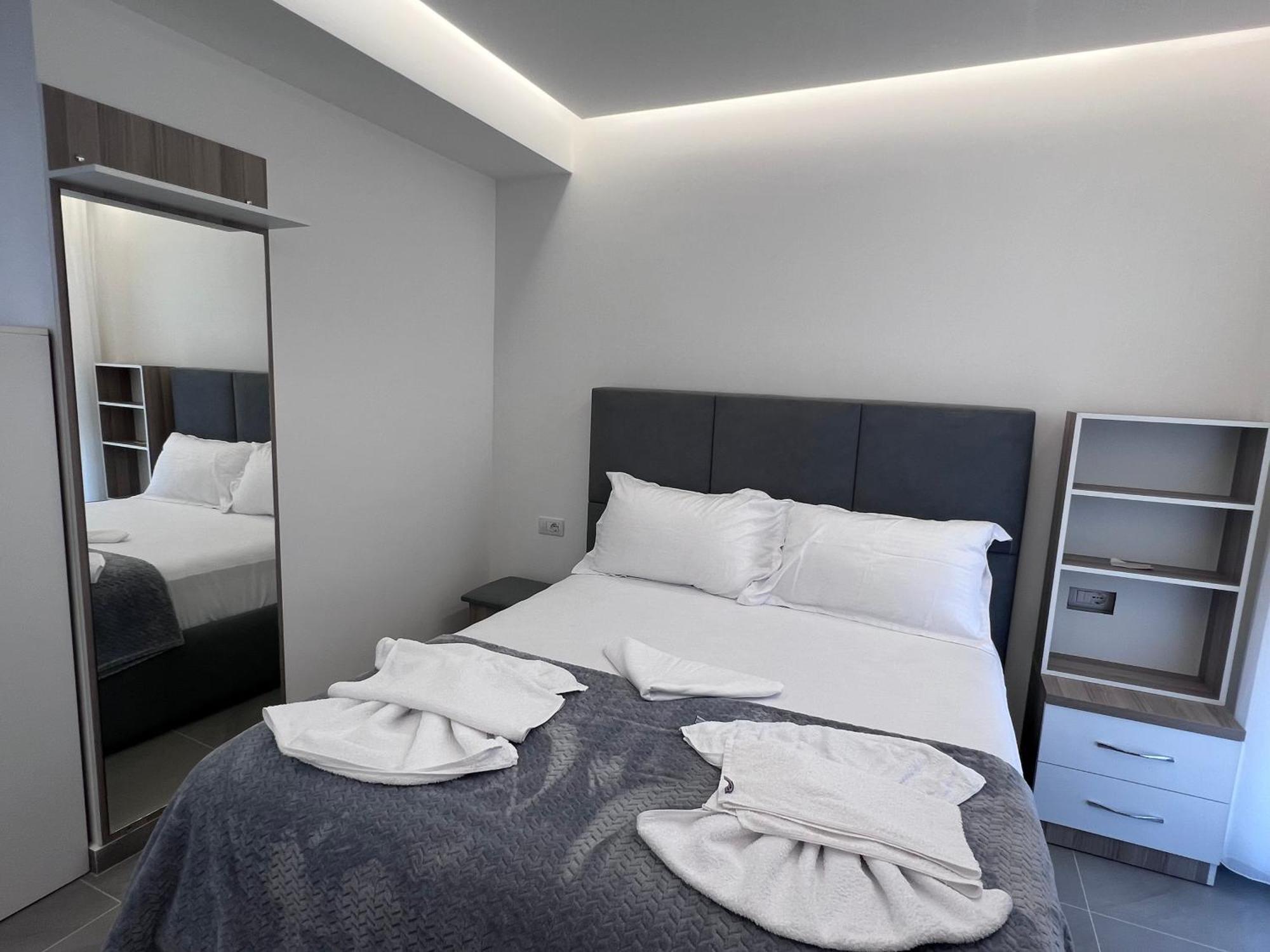 D&D Hotel Shëngjin Extérieur photo
