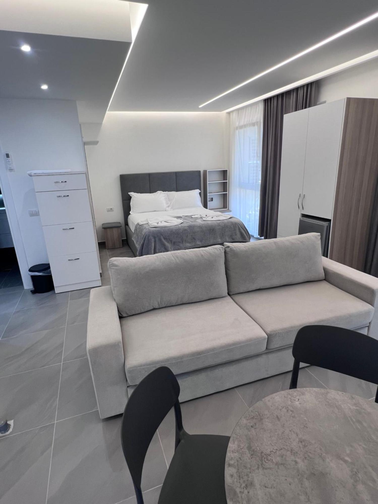D&D Hotel Shëngjin Extérieur photo